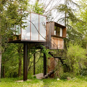 Cabane de massage dans les arbres
